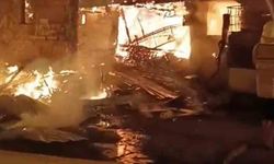 İki katlı müstakil ev küle döndü, görme engelli bir kişi hayatını kaybetti