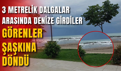 3 Metrelik Dalgalar Arasında Denize Girdiler, Görenler Şaşkına Döndü