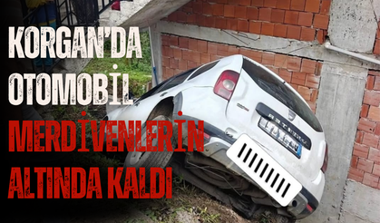 Korgan’da Otomobil Merdivenlerin Altında Kaldı