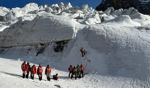DAĞA TIRMANAN 4 DAĞCIDAN 9 GÜNDÜR HABER ALINAMIYOR!