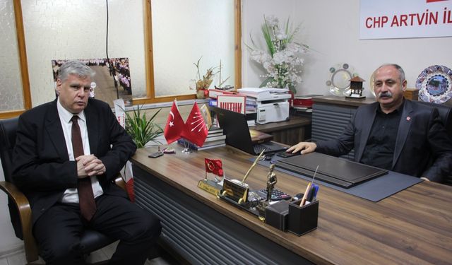 CHP genel başkanlığına adaylığını açıklayan Öymen, Artvin İl Başkanlığını ziyaret etti: