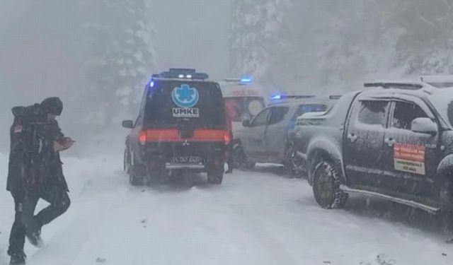 Bolu'da kar ve tipi nedeniyle turistler mahsur kaldı