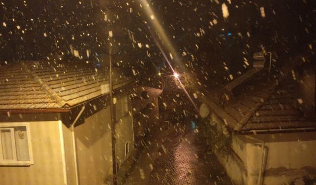 Bursa Keles'te yağmur yerini 'kar'a bıraktı