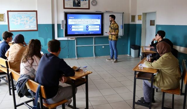 Öğrenciler 'Sezai Karakoç Yeti Bilgi Yarışması'nda ter döktü