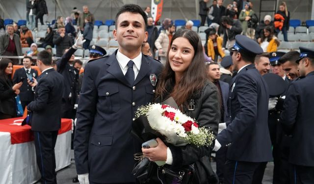 461 polisin mezun olduğu mezuniyette evlilik teklifleri peş peşe geldi