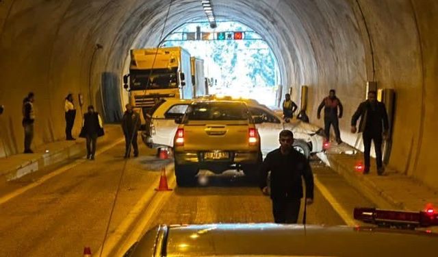 Artvin’de tünel içinde trafik kazası: Biri bebek 3 yaralı