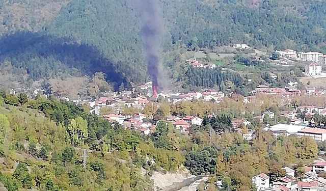 Tarihi camide yangın çıktı