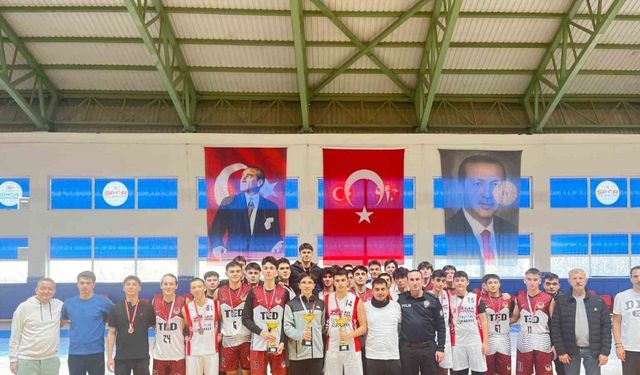 Genç erkekler basketbolda birinci belli oldu