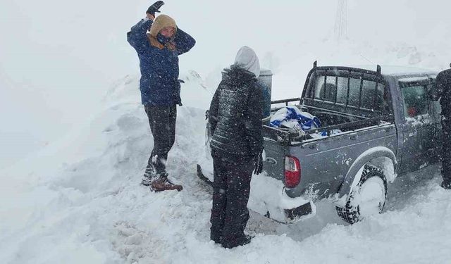 Macahel’de kar sürprizi: Mahsur kalan Fransız turistler kurtarıldı