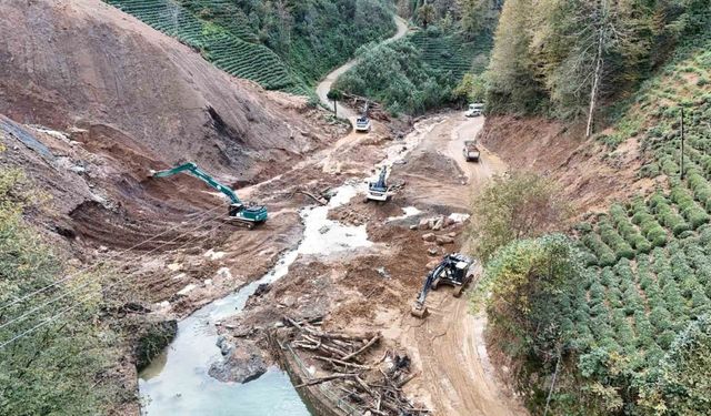 Rize’de heyelanlı bölgeden bin 800 kamyon toprak taşındı