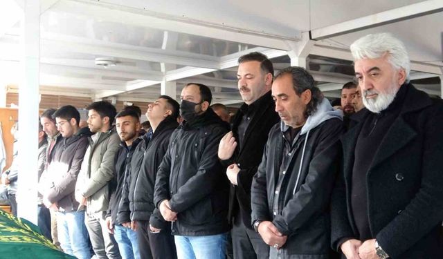 Trafik kazasında hayatını kaybeden 14 yaşındaki çocuk toprağa verildi