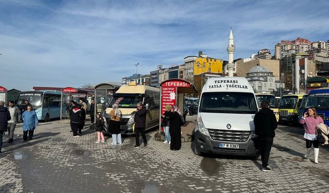 Zonguldak Belediyesi’nin rüsum ücretlerine yaptığı zam esnafa kontak kapattırdı