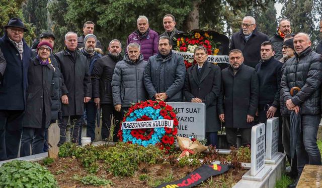 Ahmet Suat Özyazıcı kabri başında anıldı