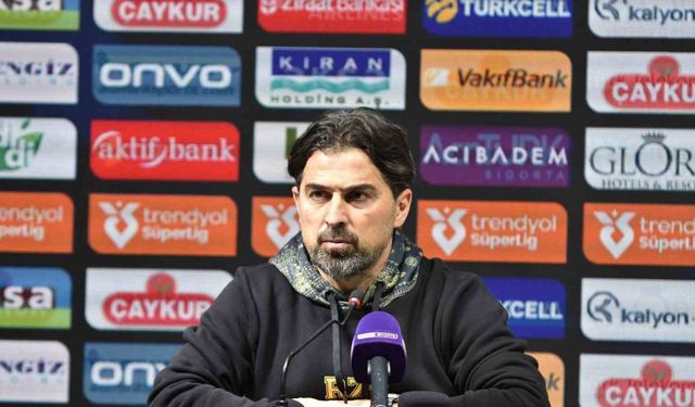 İlhan Palut: "Rizespor takımı kaybetmemesi gereken bir maçı daha kaybetti"