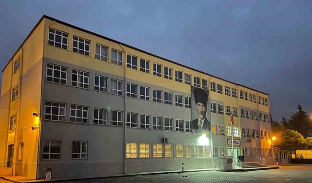 Yanan okul 15 gün içinde eğitime hazır hale getirildi