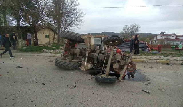 Kastamonu’da traktör ile beton taşıyan tır çarpıştı: 2 yaralı