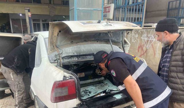 Park halineki araçta çıkan yangın büyümeden söndürüldü
