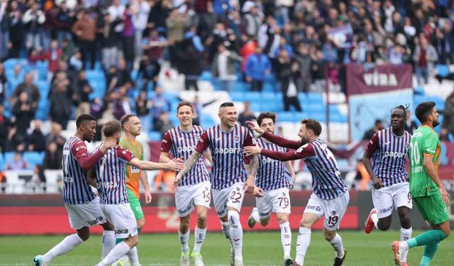 Trendyol Süper Lig: Trabzonspor: 4 - Alanyaspor: 2 (İlk yarı)