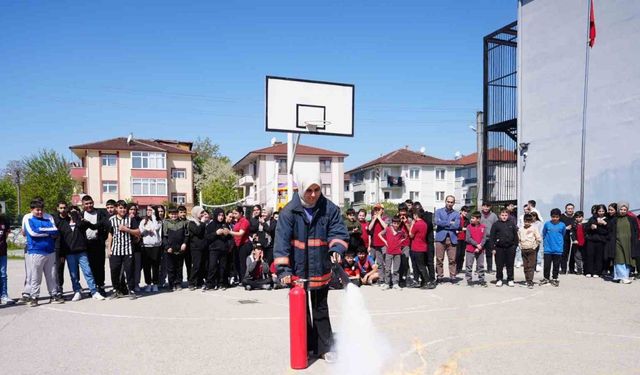 Yangını öğretmenler söndürdü
