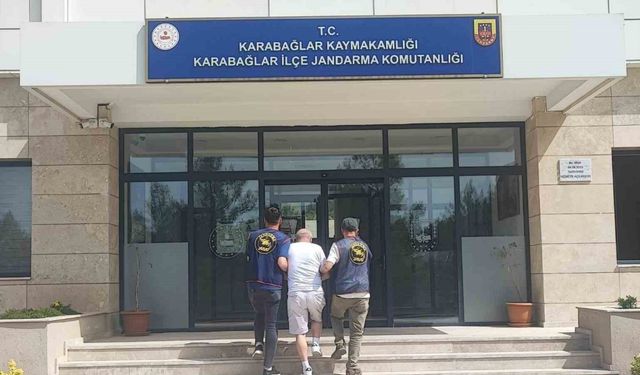 18 ayrı suçtan aranan firari şahsı jandarma dedektifleri İzmir’de yakaladı