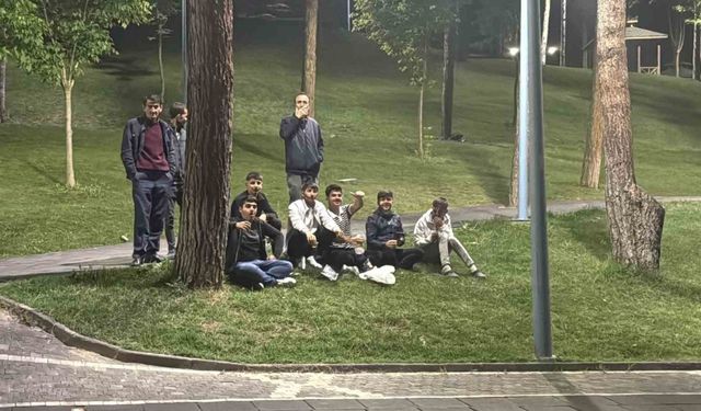 Motosiklet sürücülerine ceza yağdı; onlar ise çekirdek yiyerek izledi