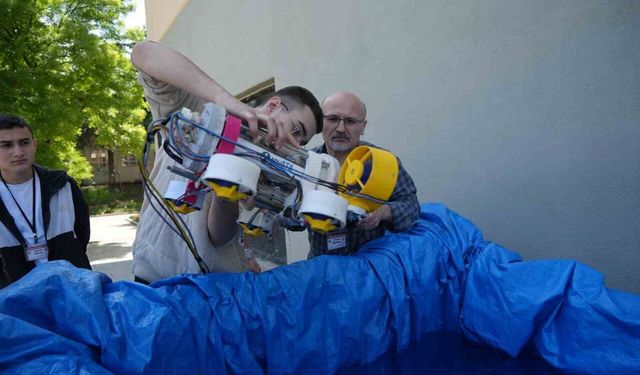 Samsun’da meslek liseliler su altında gidebilen ve görüntü kaydeden araç yaptı