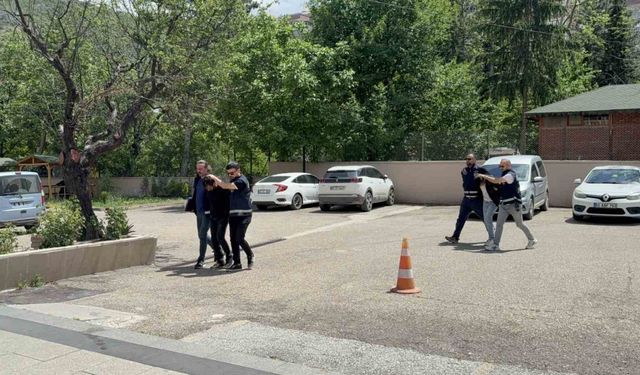 Tokat’ta dövülerek öldürülen kadınla ilgili gözaltı alınan 2 kişi adliyeye sevk edildi