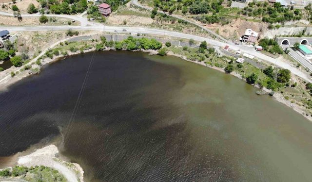 Torul Baraj Gölü’nde alg patlaması gölet yüzeyini koyu renge bürüdü