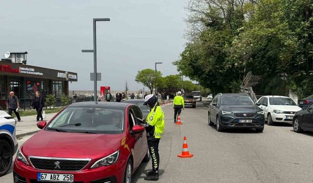 Zonguldak’ta trafik denetimi; sürücülere evrak kontrolü yapıldı