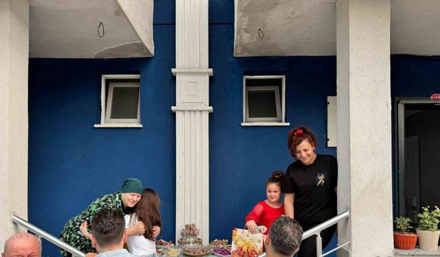 Atalarından gelen bayramlaşma geleneğinı bu yıl da sürdürdüler