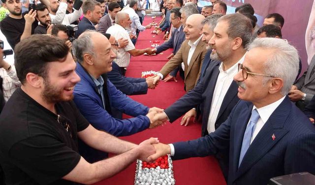 Bakan Uraloğlu, memleketi Trabzon’da bayramlaşma programına katıldı