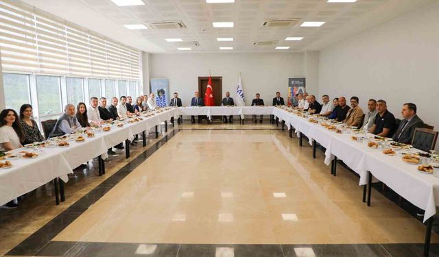 BARÜ Rektörü Akkaya, medya temcilcileriyel kahvaltıda buluştu