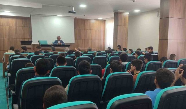 Bayburt’ta hafızlık tespit sınavına girecek öğrencilere yönelik söyleşi düzenlendi