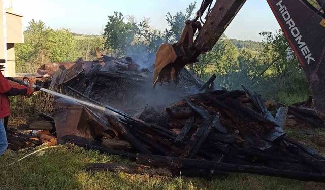 Bolu’da ahşap samanlık küle döndü