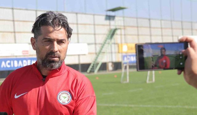 Çaykur Rizespor’da İlhan Palut’un sözleşmesi uzatıldı