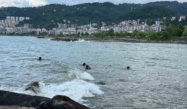 Giresun’da denizde akıntıya kapılan çocuğu arama çalışmaları sürüyor