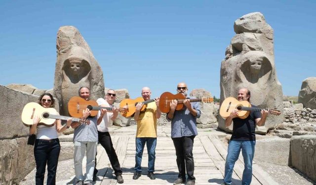 Hititler’in merkezinde gitar ezgileri