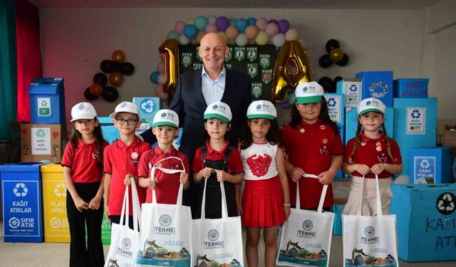 Miniklerden geri dönüşüm kutularıyla yarıştı
