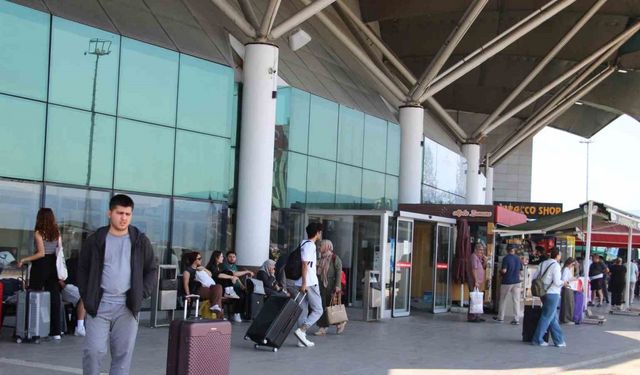 Otogarda bayram yoğunluğu başladı: "350 lira olan bilet, bir anda 500 lira olmuş"