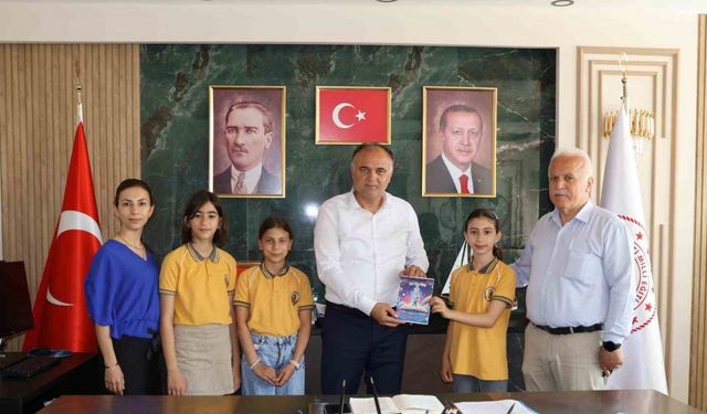 Sinop’ta ilkokul öğrencilerinin uzay yolculuğu: Hikayelerini kitaplaştırıp sunum yaptılar