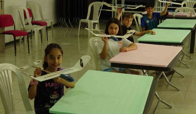Artvin’de miniklere model uçak eğitimi