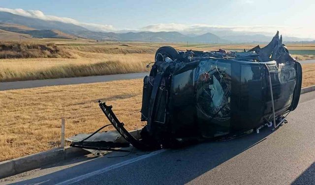 Merzifon’da traktör ve araç çarpıştı: 1 ölü, 4 yaralı