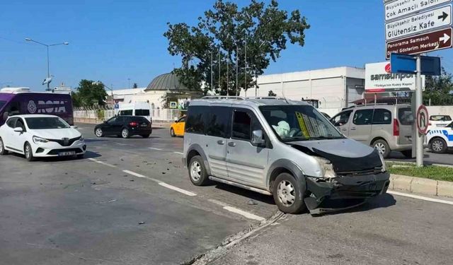 Samsun’da hafif ticari araç otomobille çarpıştı: 1 yaralı