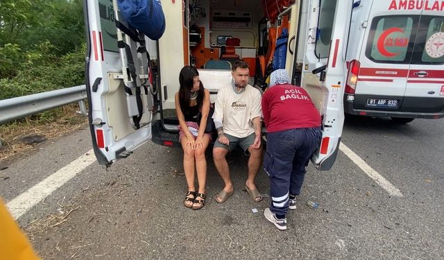 Anadolu Otoyolu’nda minibüs bariyere saplandı: 7 kişi yaralandı