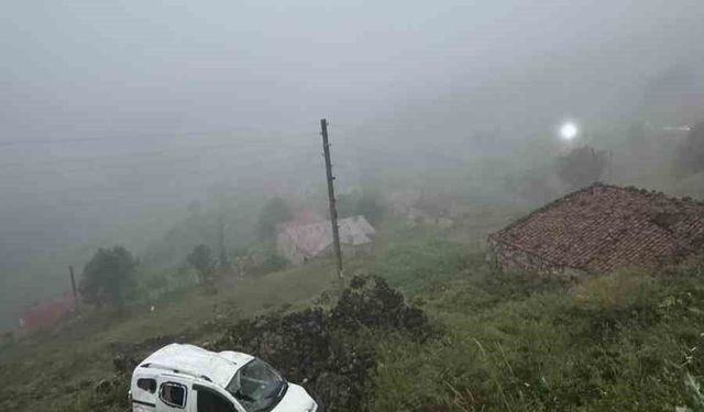 Gümüşhane’de sis nedeniyle araç şarampole yuvarlandı: 5 yaralı