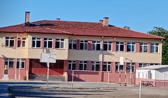 Mahalleler ortaokulun kapanmasına karşı