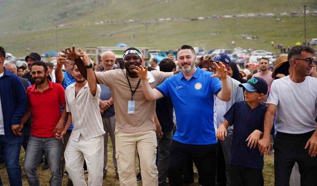 TFF Başkanı İbrahim Hacıosmanoğlu, Çaykur Rizespor’un ‘Birlik ve beraberlik şölenine’ katıldı