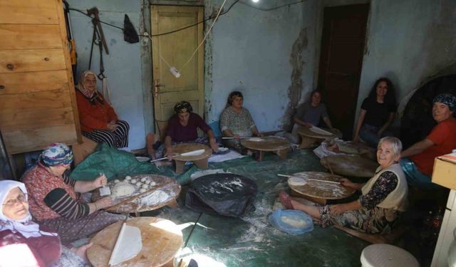 Artvinli kadınlar kışa imece usulüyle hazırlanıyor