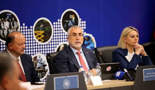 Bakan Işıkhan: "‘Türkiye bu badireyi asla atlatamaz’ diyenlere inat her seferinde küllerimizden yeniden doğmasını bildik"