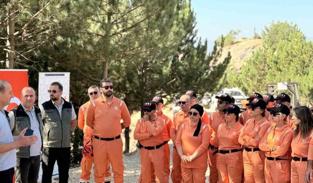 Bolu’da arama kurtarma derneklerine orman yangını eğitimi verildi